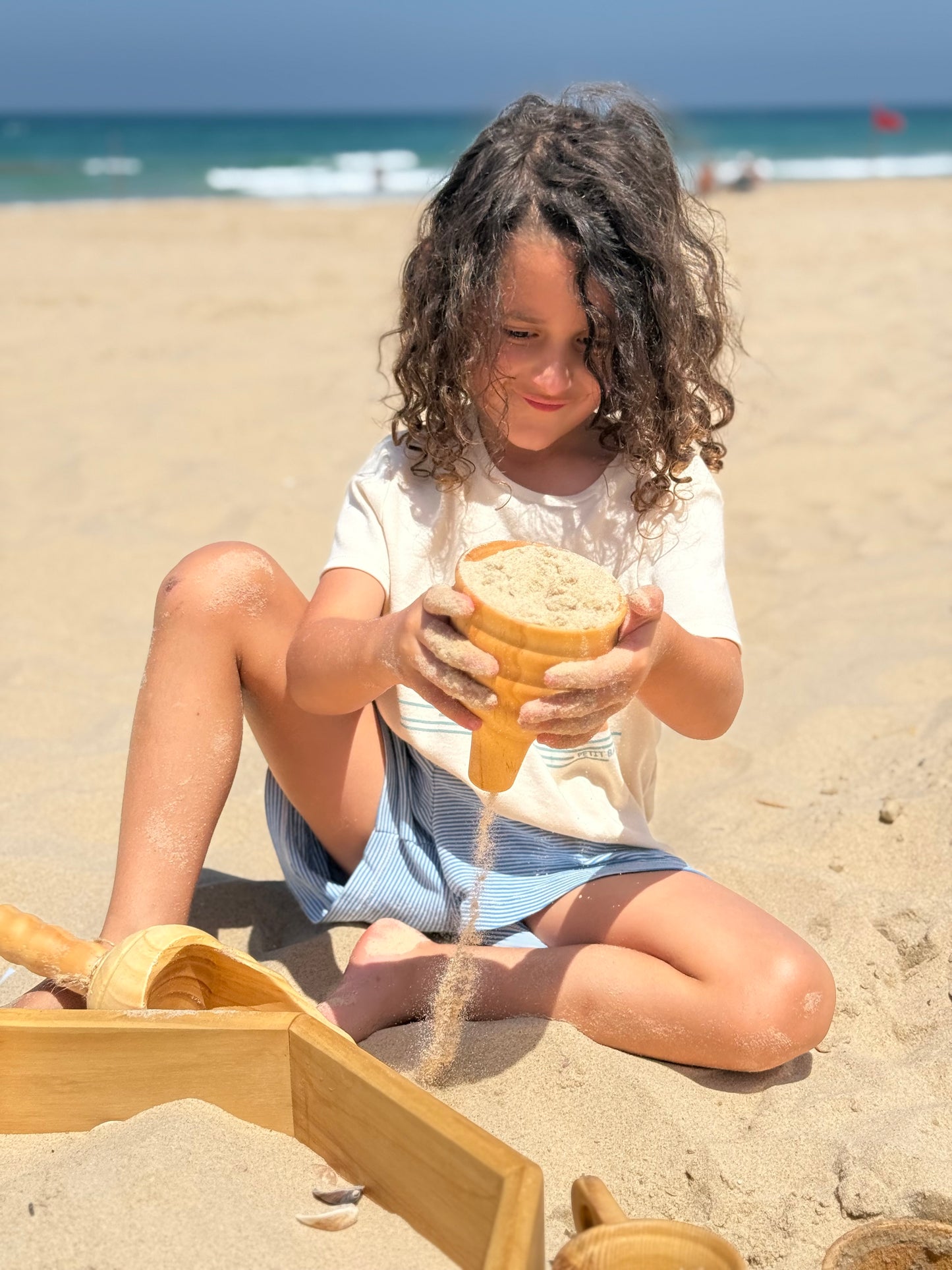 משפך וספל ל משחק עם מים - Explore Nook