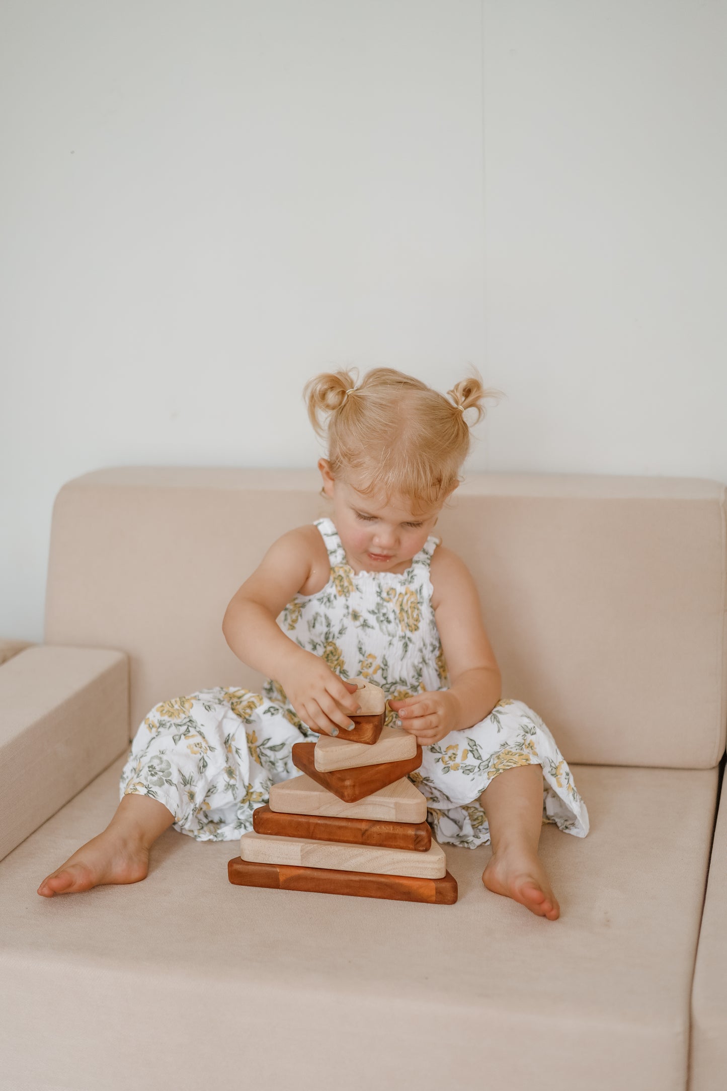 מגדל משולשים מעץ - Qtoys