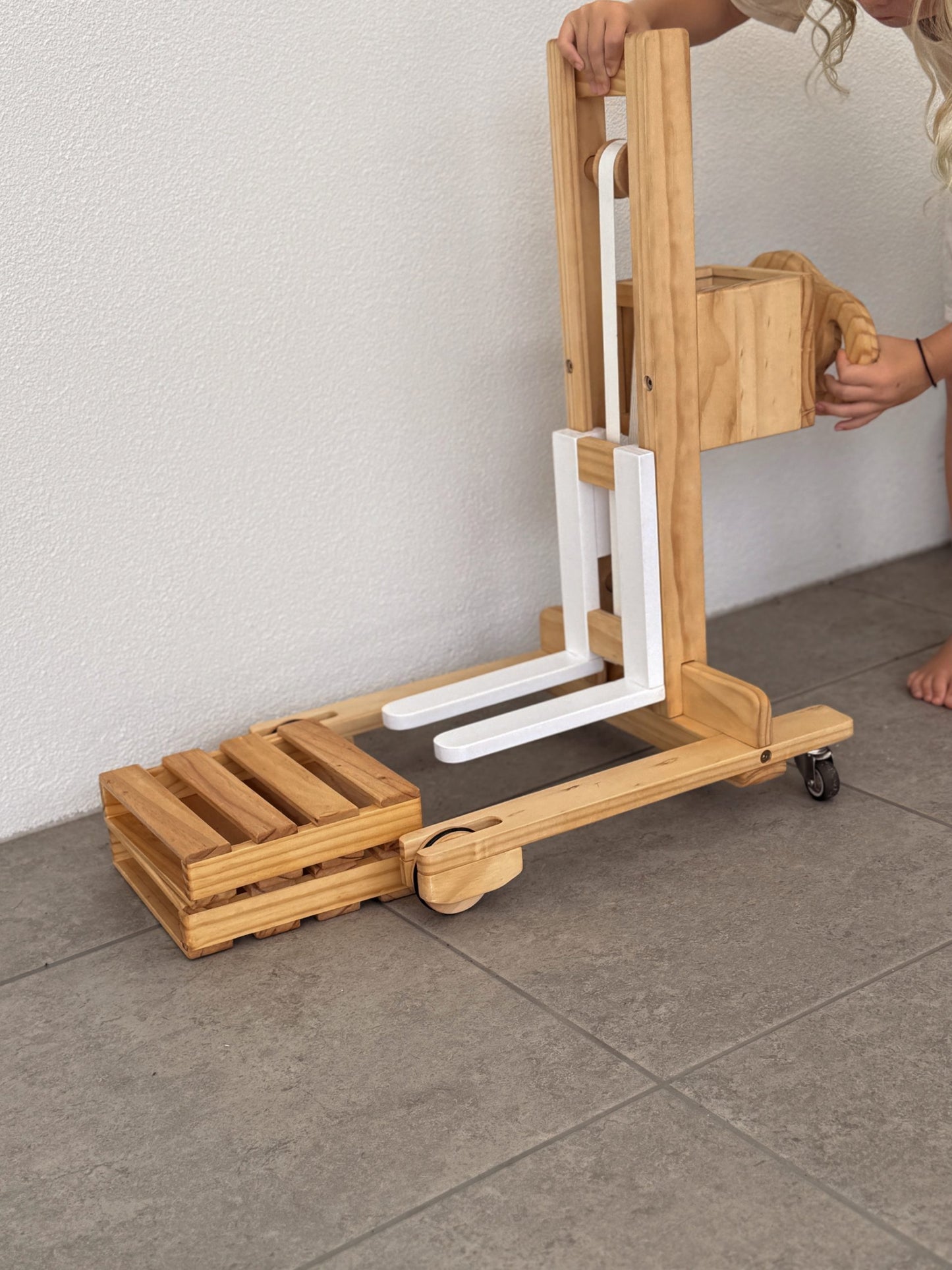 מלגזה מעץ - Explore Nook