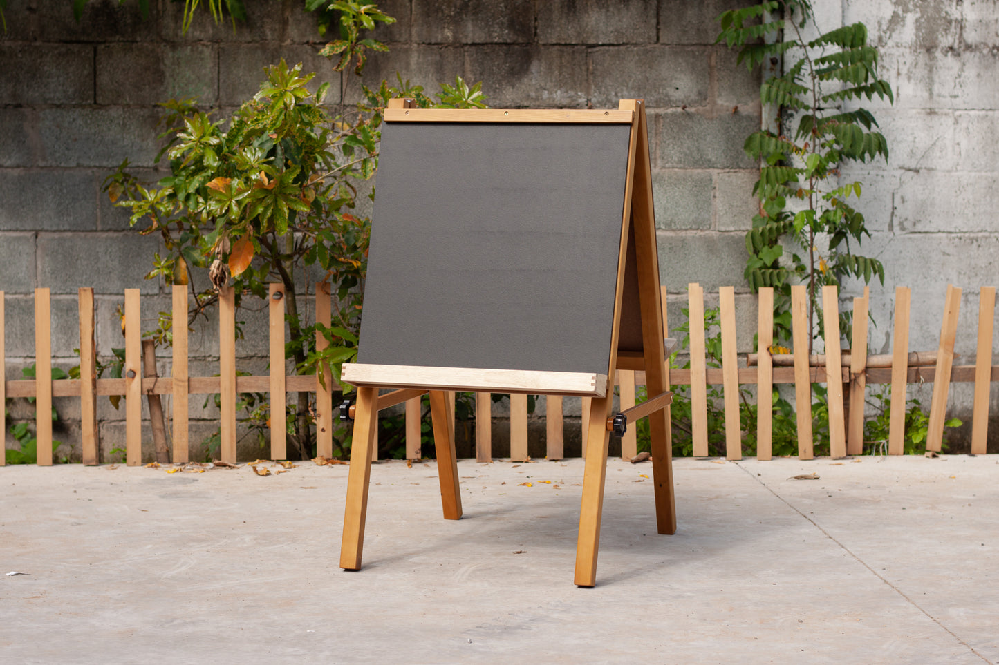 לוח ציור מעץ מלא - ענק ודו צדדי - Qtoys