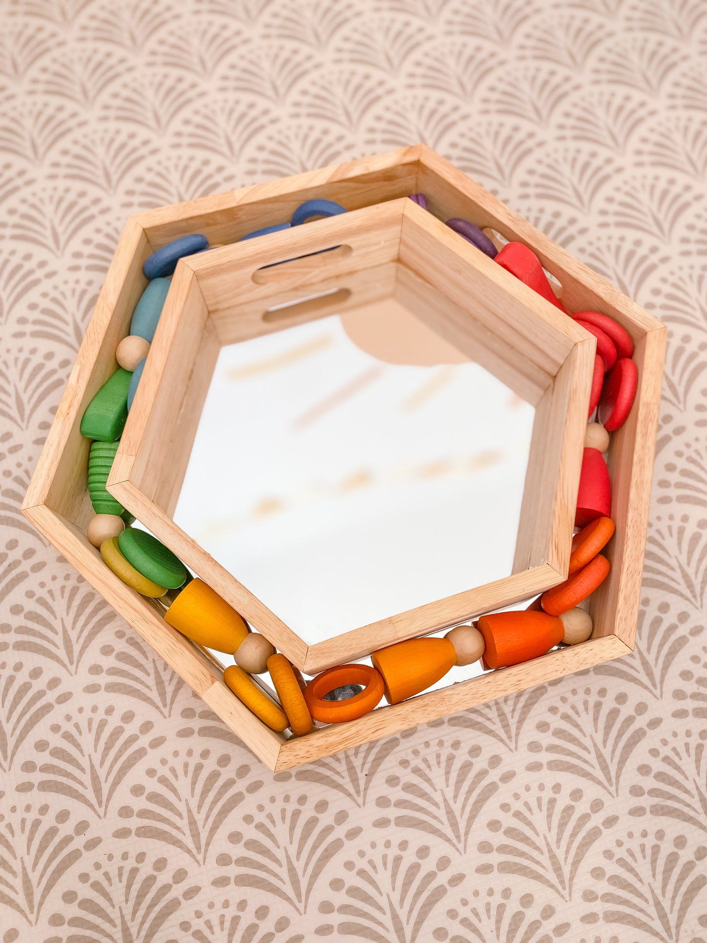 מגשים מעץ - משושה מראה - Qtoys